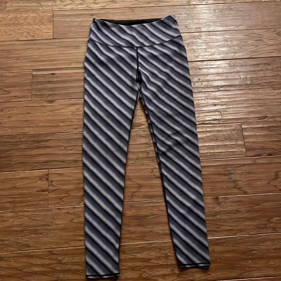 Victoria’s Secret Sport Leggings - Picture 1 of 3